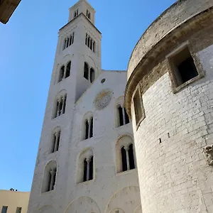 Landlord 8 - Finestra Sulla Cattedrale , Bari Italia